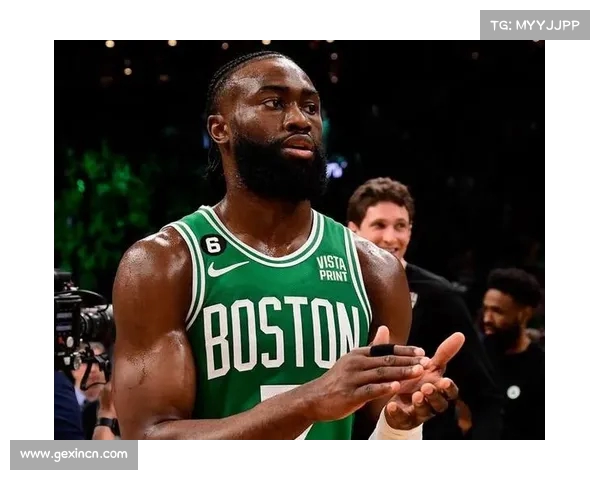 杰伦·布朗：欧文的表现虽好，但仍有提升空间，团队目标远未实现